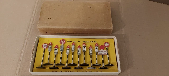 Dinky Toys 6 panneaux signalisation boîte n40 1 porte clef 1