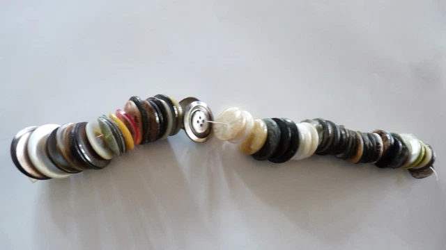 Lot De 150 Boutons En Nacre - Vintage, Occasion Et Neufs - Pour Couture Et Création