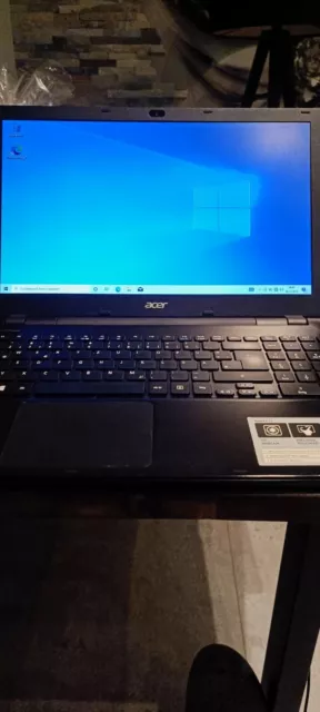 Acer Aspire E15 E5 551- AMD A10 - 8GB RAM - 500GB HDD - Win 10 Notebook Laptop