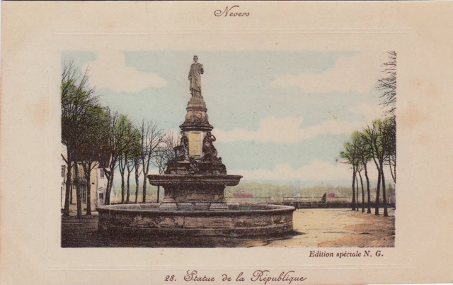 NEVERS 28 statue de la république timbrée
