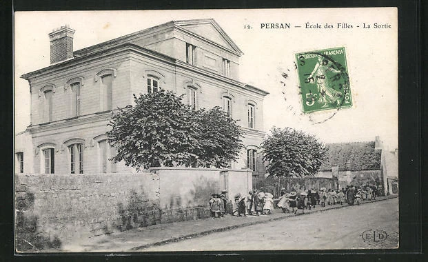 CPA Persan, École des Filles, La Sortie 1914