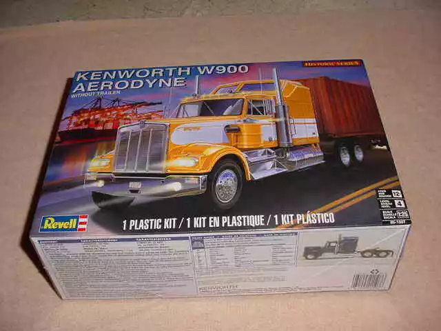 Kenworth W900 Plastic Model Truck Kit 1/25 Scale #851507 by Revell-Monogram  (851507)