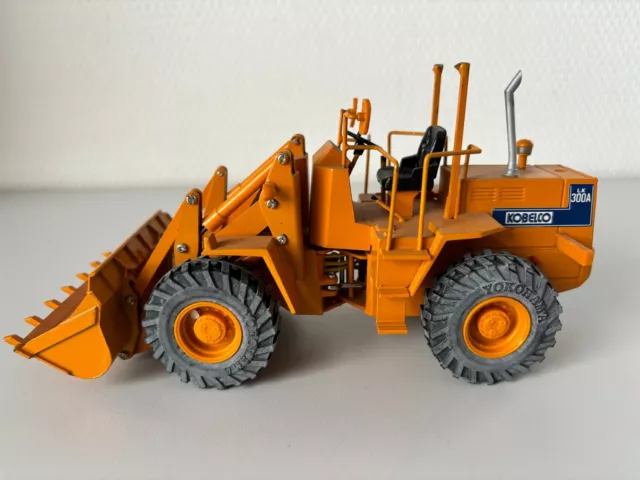 Kobelco Radlader LK300A  KOBE  Maßstab ~1:25