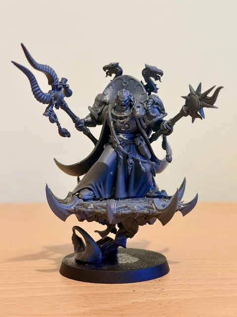 Miniatura Warhammer 40k – Ahriman Arch-Sorcerer De Tzeentch, Kit De Plástico Multipiezas Para Montar Y Pintar, Incluye Base De 50 Mm