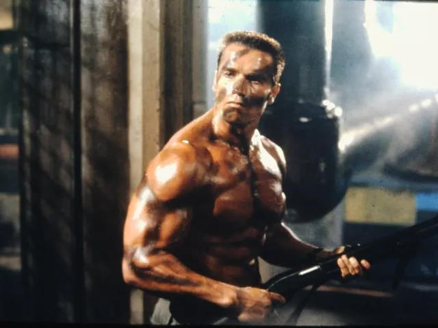 Arnold Schwarzenegger in ''Commando'' Original Vintage 35mm Slide - 1985