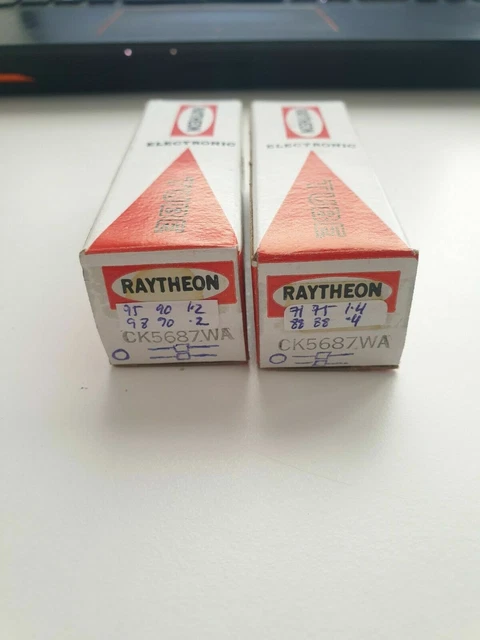 2 tubes 5687WA. TUBE DE MARQUE RAYTHEON.  LOGO JAUNE. NOS APPARIÉS / NIB.  RC62