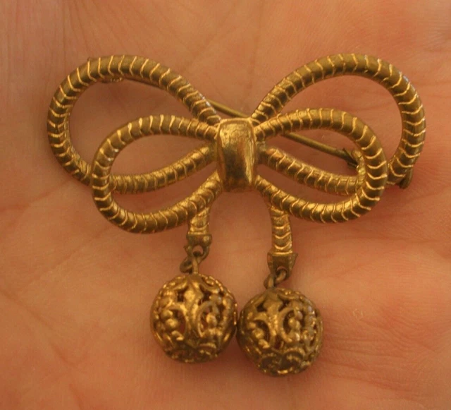 BROCHE TRES ANCIENNE En Porcelaine Emaillee Et Laiton - Decor Vierge A