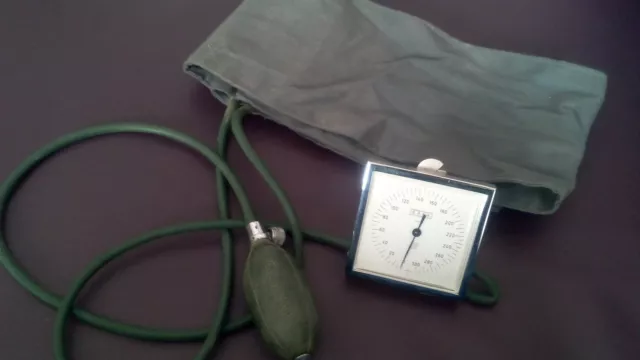 Blutdruckmesser Blutdruckmessgerät antik Erkameter