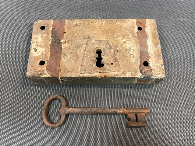 Antique Large Keyhole Of Porte Of Type Barn Forged Iron 19ème With Key