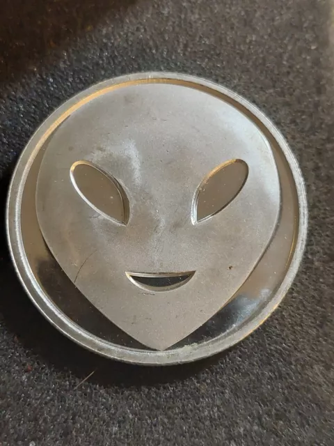 Emoji Alien redondo plateado de 1 oz (nuevo)