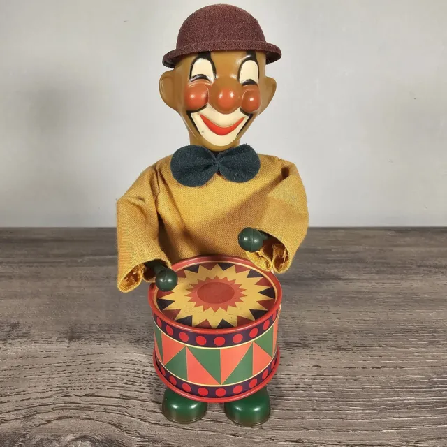 VINTAGE Russ Berrie WIND UP TIN TOY CLOWN PLAYING DRUM WORKS GOOD 7.5" T Works