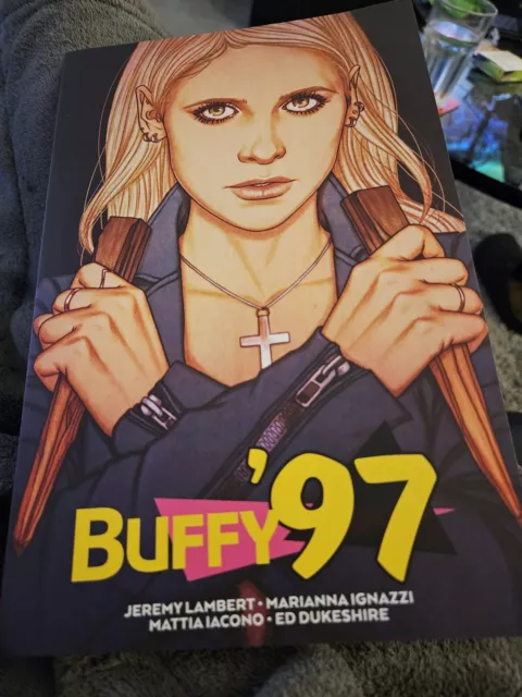 BUFFY 97 GRAPHIC NOVEL (128 Pages) Paperback the vampire slayer
