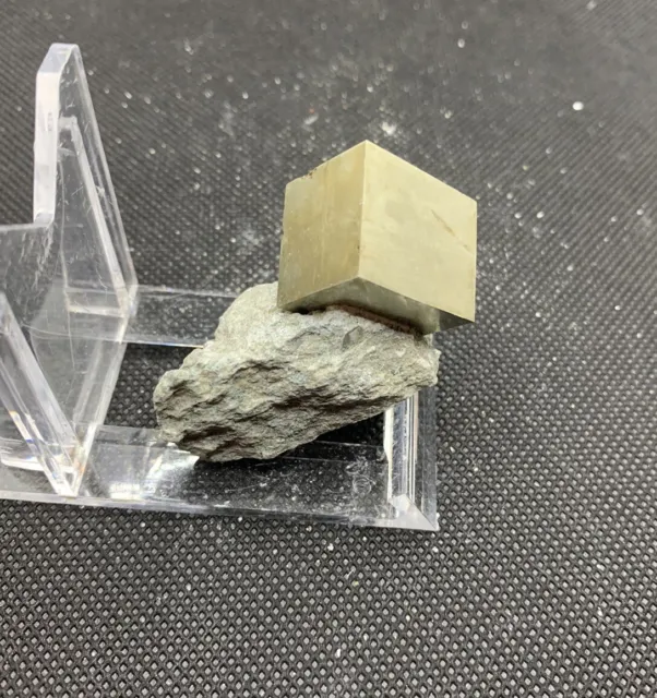 Minerali ** Pirite - Navajun, Spagna (P5) 5cm x 3,5cm x 3,5cm.