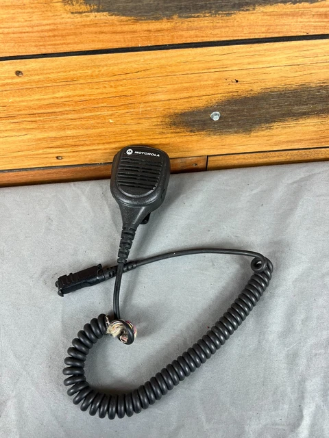 Motorola PMMN4071A Remote Speaker Microphone w /Noise-Cancelling Directional