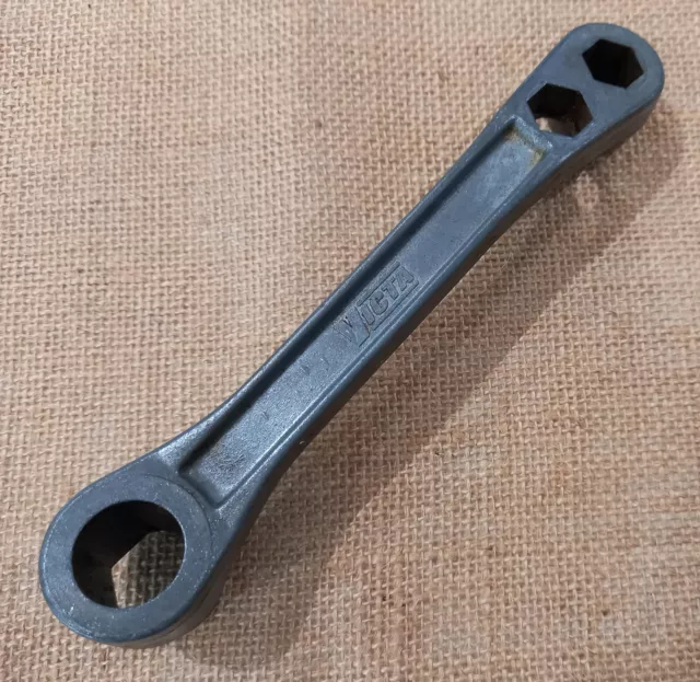 Victa mower online spark plug