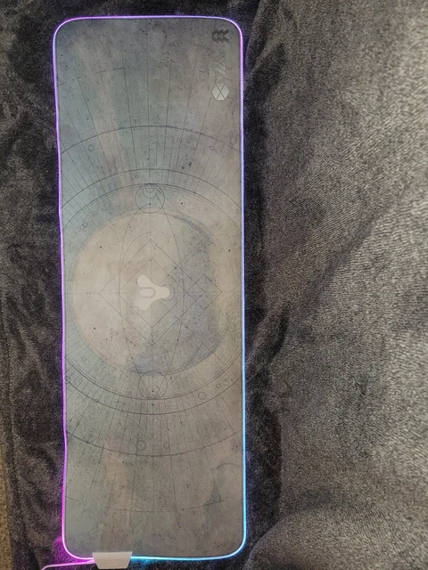 SteelSeries QcK Prism XL - Superficie da gaming RGB - Destiny 2: Lightfall Edition - Dimensionata per coprire la scrivania - Ottimizzata per i sensori di gioco - Oggetti in-game gratuiti SteelSeries QcK Prism XL - Superficie da gaming RGB - Destiny 2: Lightfall Edition - Dimensionata per coprire la scrivania - Ottimizzata per i sensori di gioco - Oggetti in-game gratuiti