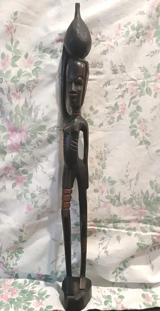Figurine africaine en bois d'ébène sculpté à la main