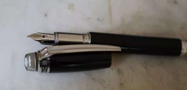 STYLO PLUME PILOT JUSTUS 95 RESINE NOIRE GUILLOCHEE PLATINUM