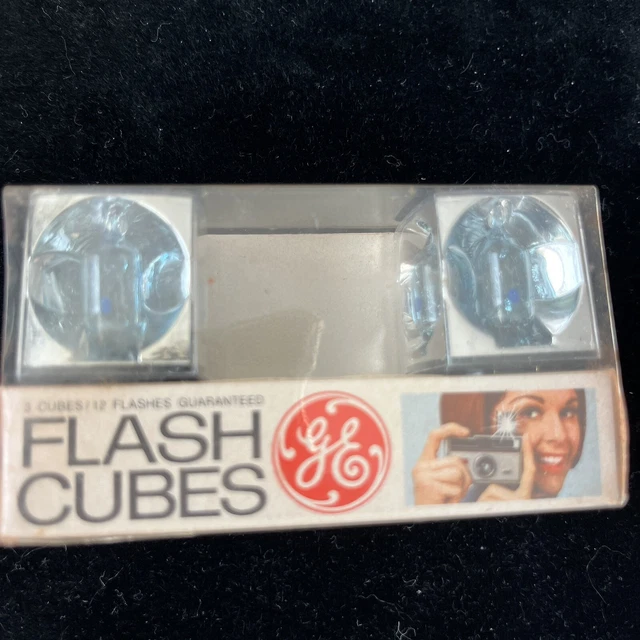 Vintage Flash Cubes In Box GE One Missing