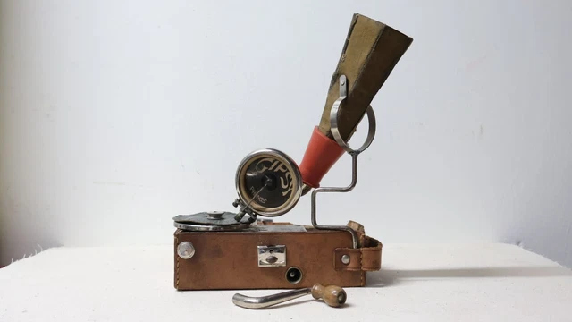 Jouet Ancien : Petit Gramophone En Tôle - Occasion