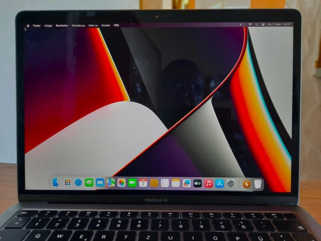 MacBook Air 13,3 Zoll 250 GB SSD, M1, 8GB, Grau, mit Zugabe, gekauft 2021 Okt