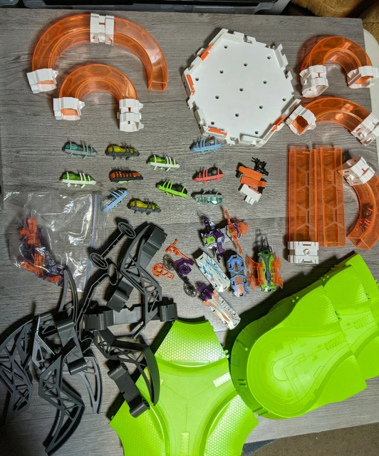 READ Large HEXBUG Toy Lot, Habitat, Gladiator Stadium, ETC