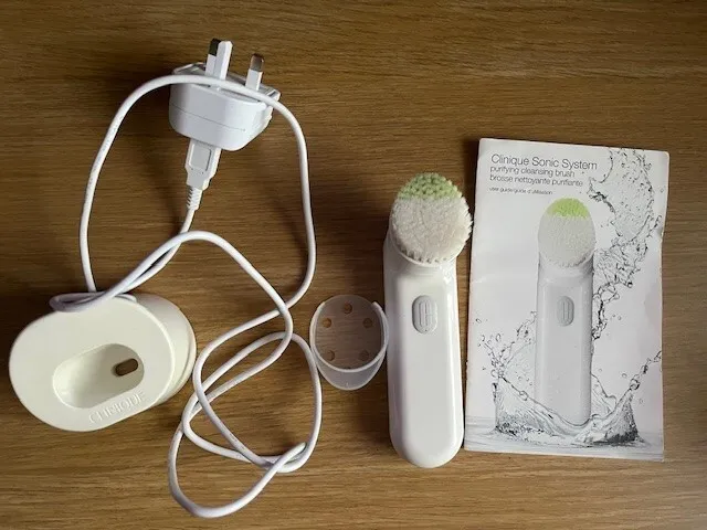 Clinique Sonic System Purifying Cleansing Brush (excellent condition)