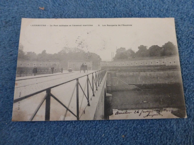 CPA : Arsenal de Cherbourg - Bassin de défense fixe / 1913