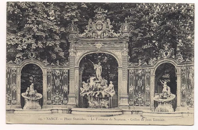 nancy  place stanislas ,la fontaine de neptune ,grilles de jean lamour