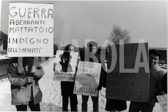 Foto vintage de archivio Busto Arsizio,Manifestación Contra L Llegada Kc 10 Ee ,