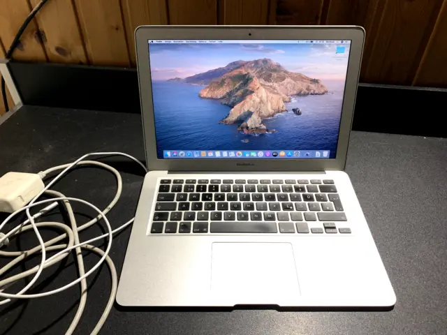 Apple MacBook Air A1369  (13,3 Zoll) 250GB SSD - intel  2,13GHz, 4GB Ram)