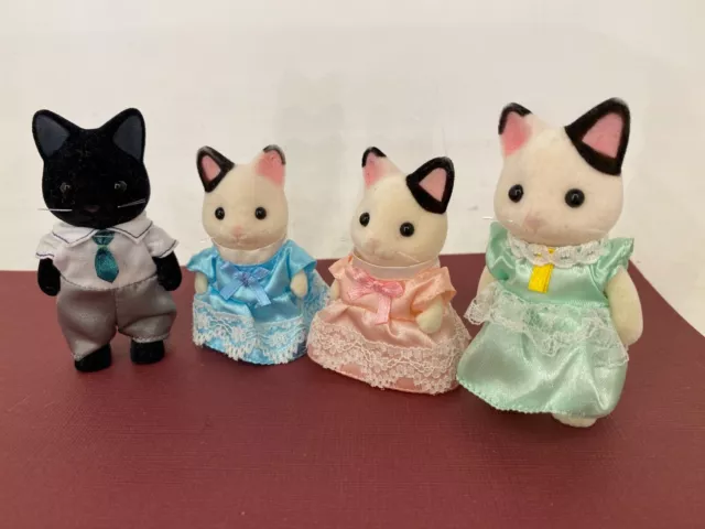 Sylvanian Families ❤ Tuxedo Cat Family / Figures Lot