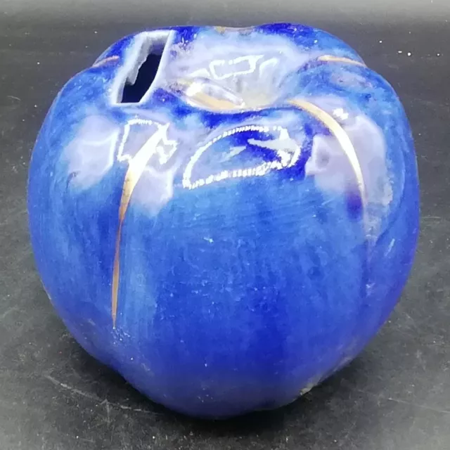 Ancienne Tirelire à casser en barbotine en forme de pomme bleue
