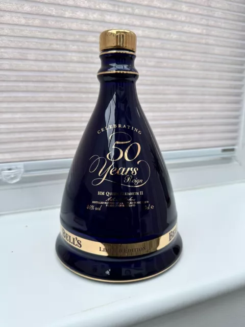 Bells Whisky 2002 Decanter Queen Elizabeth 50yrs Reign Commemorative