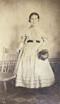 1860’s Civil War Era CDV PHOTO School Girl Standing Holds Purse