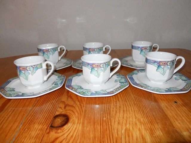 Service à Café En Porcelaine Blanche - 6 Tasses Et Sous