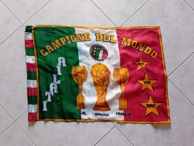 MONDIALI 1990 RARA BANDIERA ITALIA CON COPPE MONDO CAMPIONI 1934 1938 1982 60X64