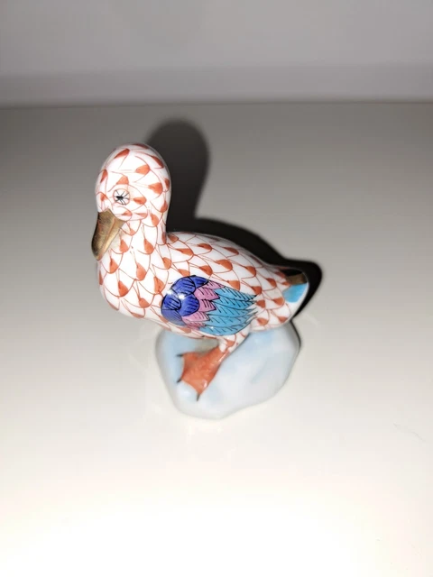 Herend Porzellan blaues Fischernetz - ""Sitzende Ente"" handbemalt.