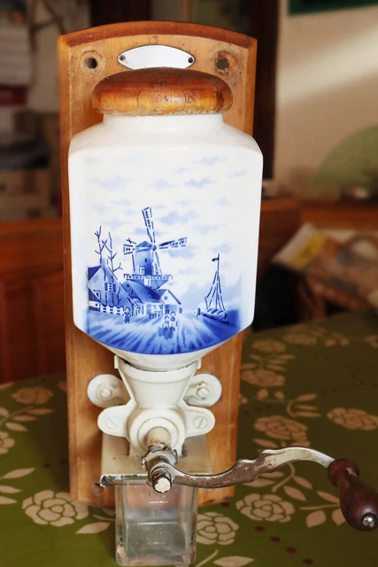 Wand Kaffeemühle LEINBROCK`s  Jugendstil Dekoobjekt Delfter Motiv blau-weiss