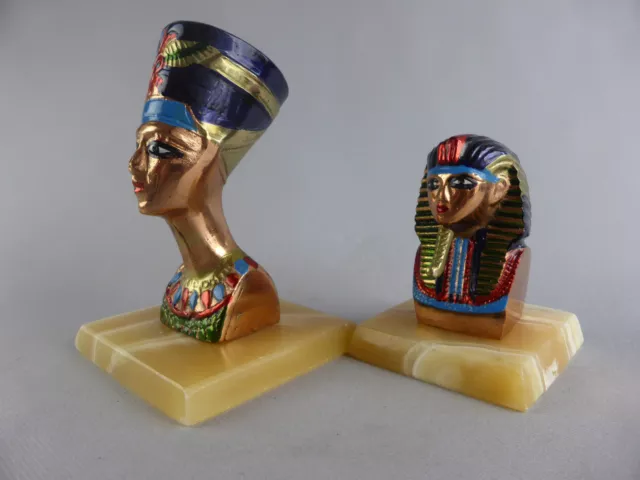 PAIRE DE BUSTES EGYPTE CLEOPATRE ET TOUTANKHAMON EN CUIVRE ROUGE PEINT pyramide