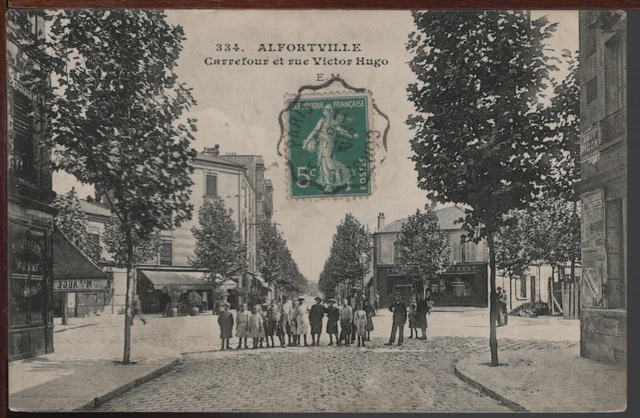 94 - ALFORTVILLE - Carrefour et rue Victor Hugo