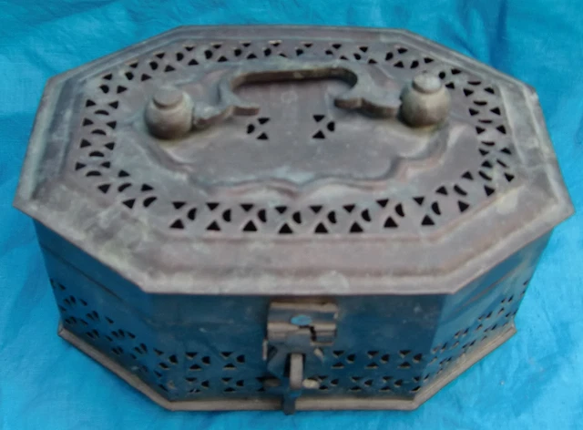 Old hand carved brass pandan betel 5 barrel for lime kattha betel nut Indian box