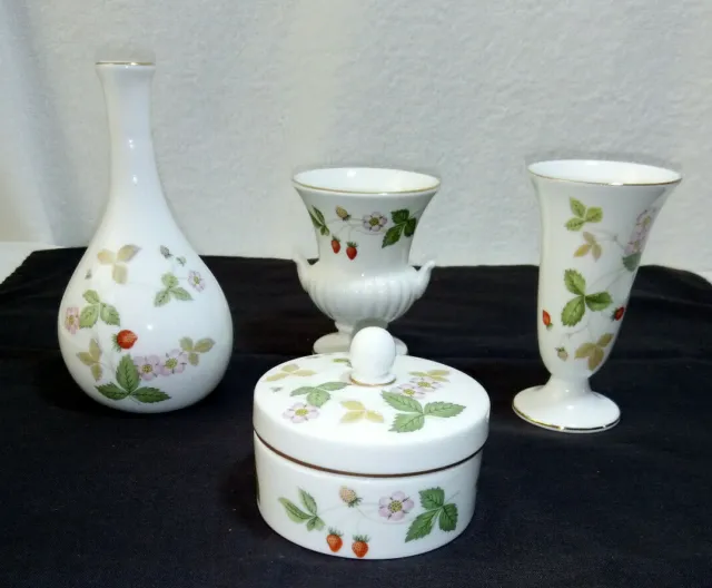 4 Sammlerstücke Wedgwood Wild Erdbeer Vase, Urne, Bud Vase & Deckel Schmuck Box