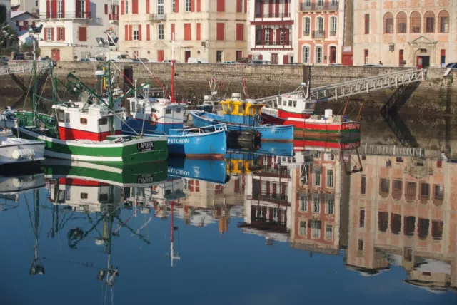 Photo Pays Basque St Jean de Luz Le Port reflet Maison de l'Infante