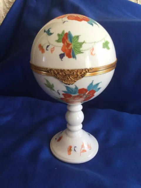 Oeuf boite sur pied ancien en porcelaine de limoges - Signé Raynaud