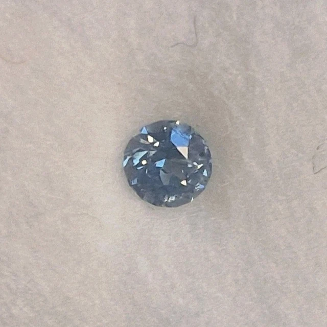 Saphir Naturel D'Auvergne - 0.19 Carat, Taille Ronde Brillant, Couleur Bleu/vert - Pierre Fine Neuve