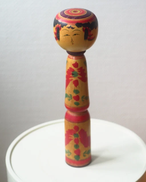Poupée Kokeshi style Narugo signée Kakizawa Koretaka Poupée Kokeshi style Narugo signée Kakizawa Koretaka