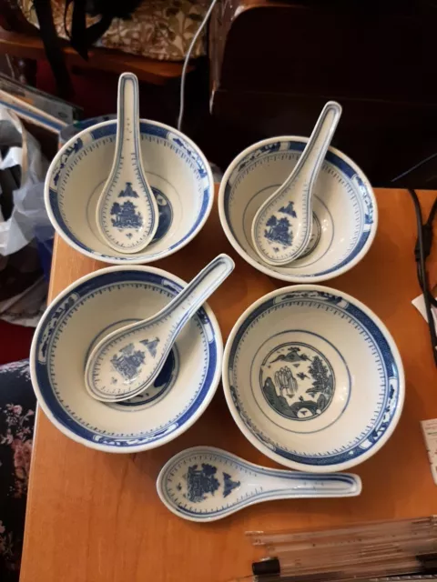 Vintage 4 X Chinese Soup Rice Bowl And Spoon Set Willow Pattern Blue & White O74