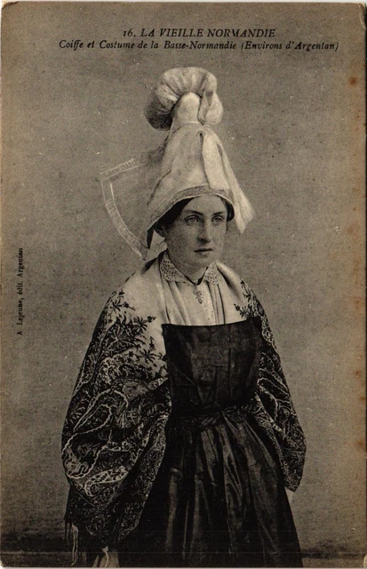CPA La Vieille Normandie Headdress and Costume de la Lower Normandie (348940)
