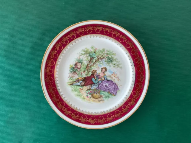 Assiette décorative Limoges décor Fragonard en excellent état Ø 25.5cm